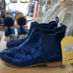 TOMS VELVET NAVY ELLA BOOT SIZE 9 NWT